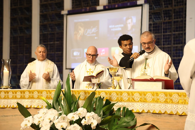 Dom João Justino celebrando missa em Ação de Graças pelos 80 anos da ANEC