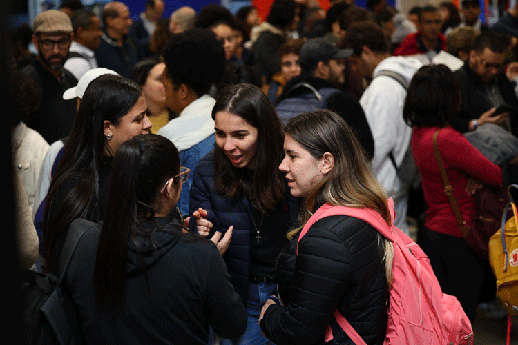 Nossos alunos reunidos para o início do Samsung Galaxy AI Summit no Assunção.