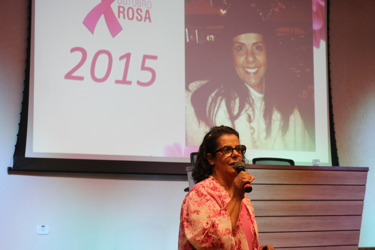 Débora Pieretti, durante a palestra oferecida no auditório da instituição