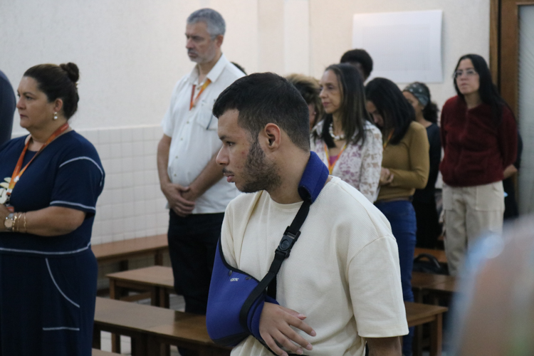 Comunidade acadêmica do Assunção na missa.
