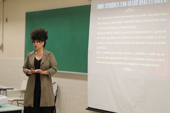 Agatha Araújo participa da oficina “Diálogos entre Cultura, Política e Transformação Social”.