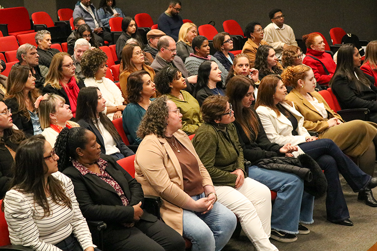 Alunos formandos da Pós-Graduação do Centro Universitário Assunção. 