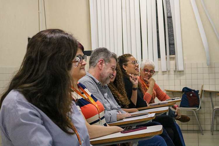 Representantes do PMLLLB-SP e professoras do Assunção durante o encontro. 