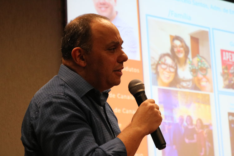 Marcelo Santos, administrador e ex-aluno do Assunção, contando sobre sua trajetória profissional. 