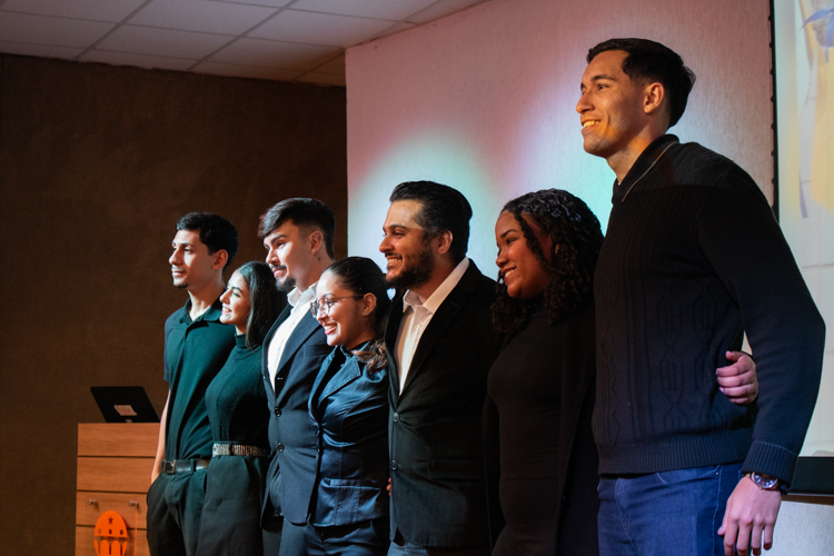 Alunos dos cursos durante abertura da palestra.