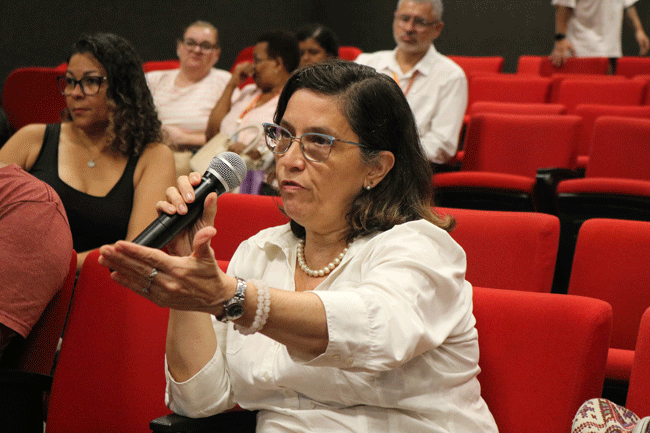 Alunos tiram dúvidas sobre a Declaração de Imposto de Renda Pessoa Física