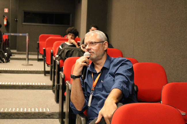 Prof. Me. Marcelo Monte de Oliveira, coordenador do curso de Administração, durante a palestra.