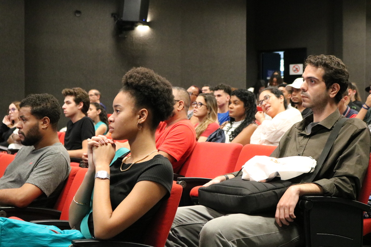 Calouros do Centro Universitário Assunção durante integração