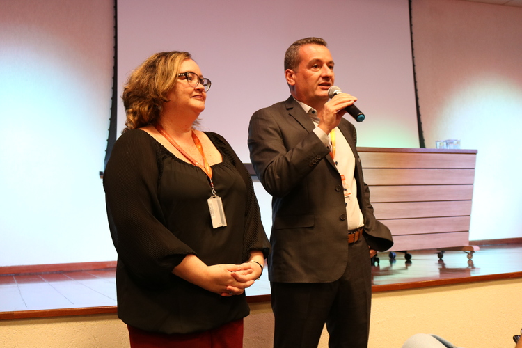 Pró Reitora de Graduação, Prof.ª Alessandra Mederos e Vice Reitor Prof. Alessandro Venturini, representando a Reitoria