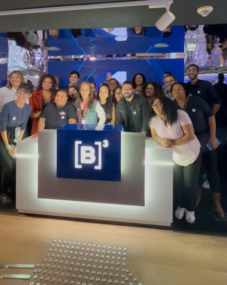 Professora Edineide e Alunos na B3