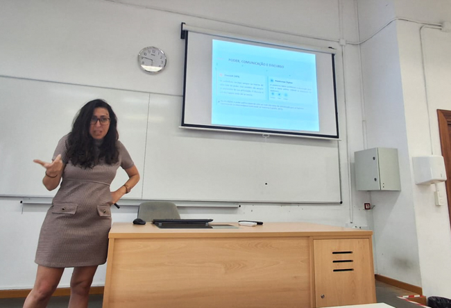 Prof. Dr. Carla Montuori, coordenadora da Mesa 29 no XI Congreso Internacional “Comunicación Política y Estrategias de Campaña”