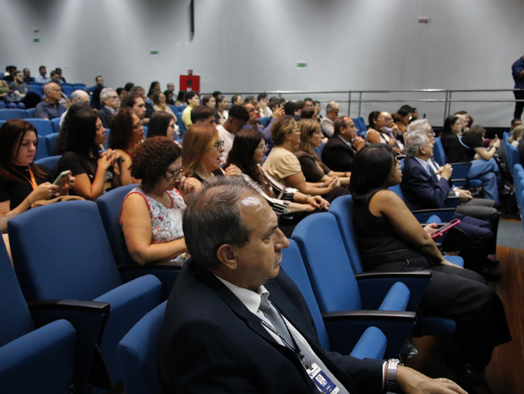 Representantes de diversos NAFs presentes no evento.